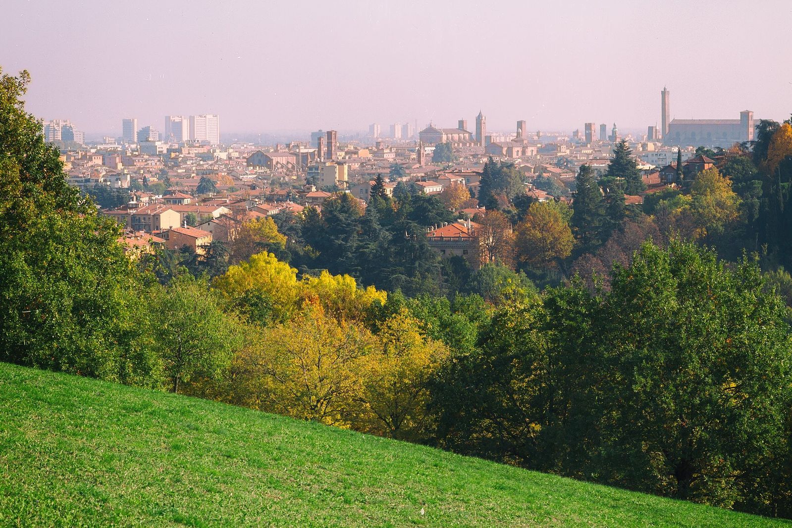 Panorama_di_Bologna_dal_Parco_di_Villa_Spada.jpg